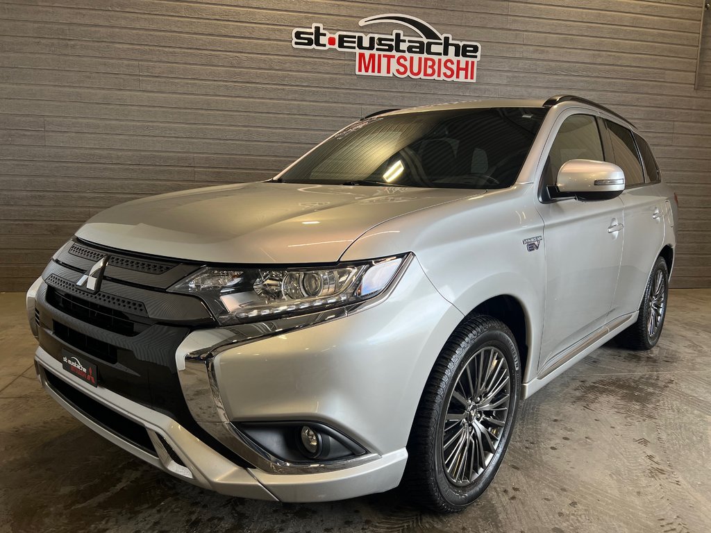 2022 Mitsubishi OUTLANDER PHEV BLACK EDT**À PARTIR DE 0.9%**S-AWC**TOIT OUVRANT** in Saint-Eustache, Quebec - 4 - w1024h768px