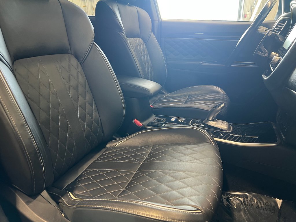 2022 Mitsubishi OUTLANDER PHEV BLACK EDT**À PARTIR DE 0.9%**S-AWC**TOIT OUVRANT** in Saint-Eustache, Quebec - 10 - w1024h768px