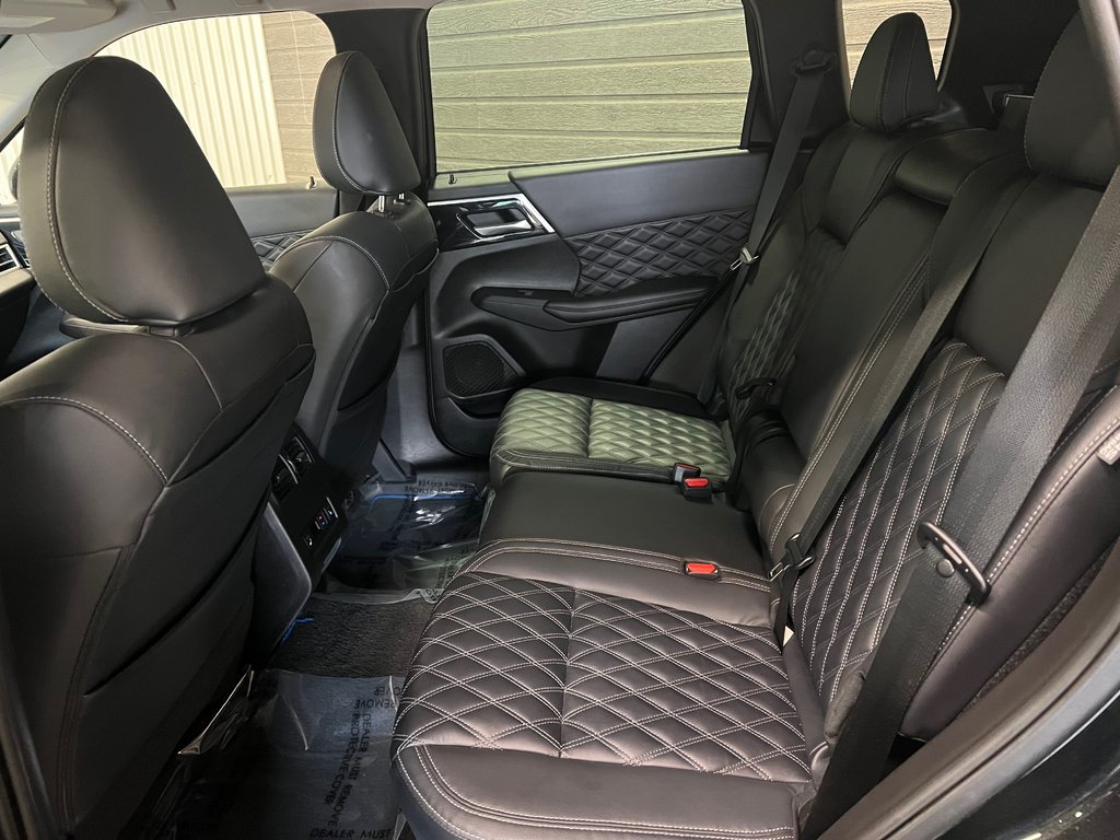 Mitsubishi OUTLANDER PHEV SEL**S-AWC**TAUX À PARTIR DE 0.9%**TOIT**CUIR**NAV 2023 à Saint-Eustache, Québec - 16 - w1024h768px