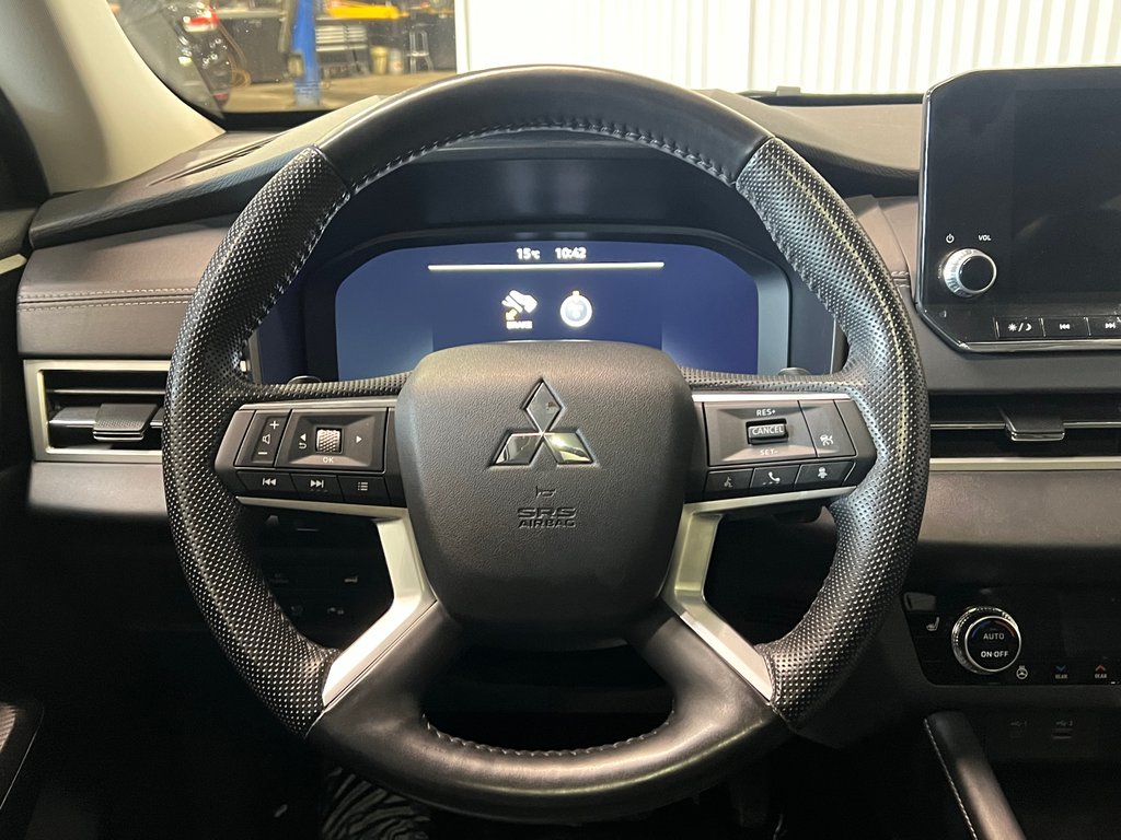 Mitsubishi OUTLANDER PHEV SEL**S-AWC**TAUX À PARTIR DE 0.9%**TOIT**CUIR**NAV 2023 à Saint-Eustache, Québec - 24 - w1024h768px