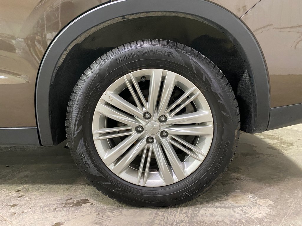 Mitsubishi Outlander PHEV LE**S-AWC**TAUX À PARTIR 0.9%**75KM EV**TOIT PANO 2023 à Saint-Eustache, Québec - 8 - w1024h768px