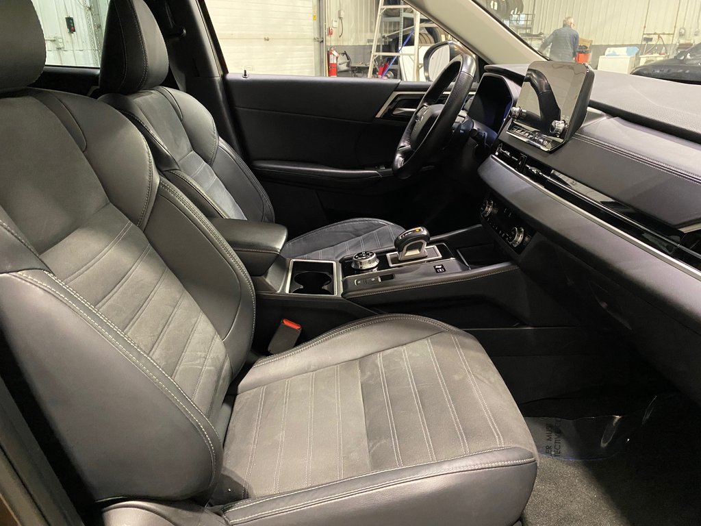 Mitsubishi Outlander PHEV LE**S-AWC**TAUX À PARTIR 0.9%**75KM EV**TOIT PANO 2023 à Saint-Eustache, Québec - 16 - w1024h768px