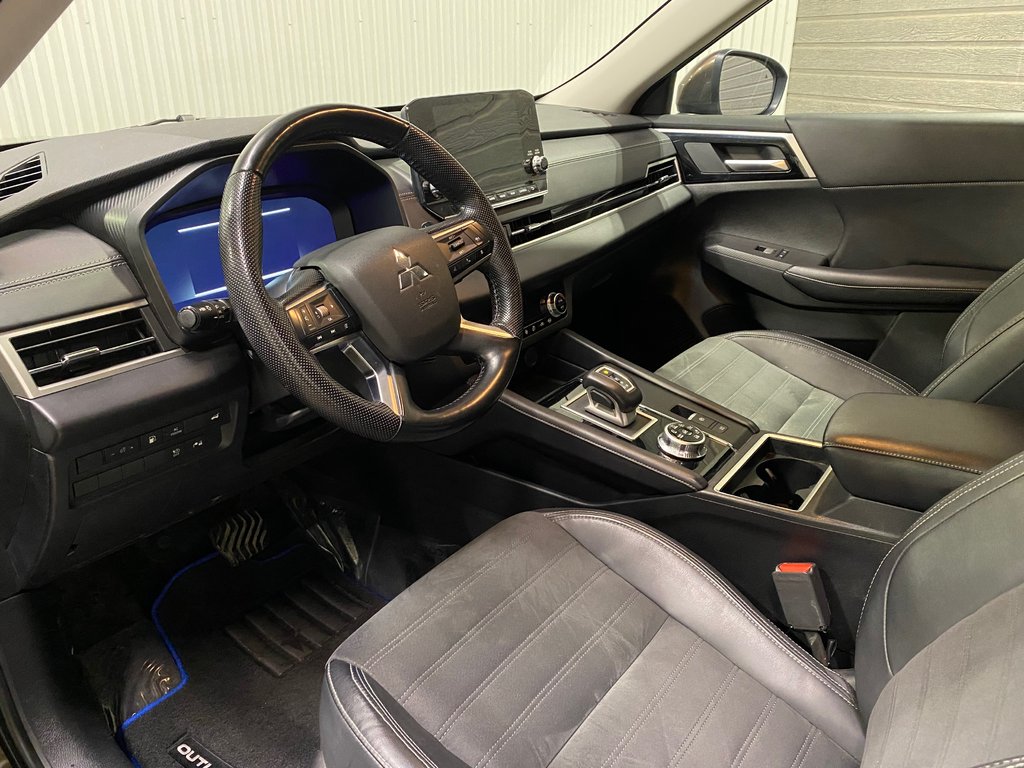 Mitsubishi Outlander PHEV LE**S-AWC**TAUX À PARTIR 0.9%**75KM EV**TOIT PANO 2023 à Saint-Eustache, Québec - 11 - w1024h768px