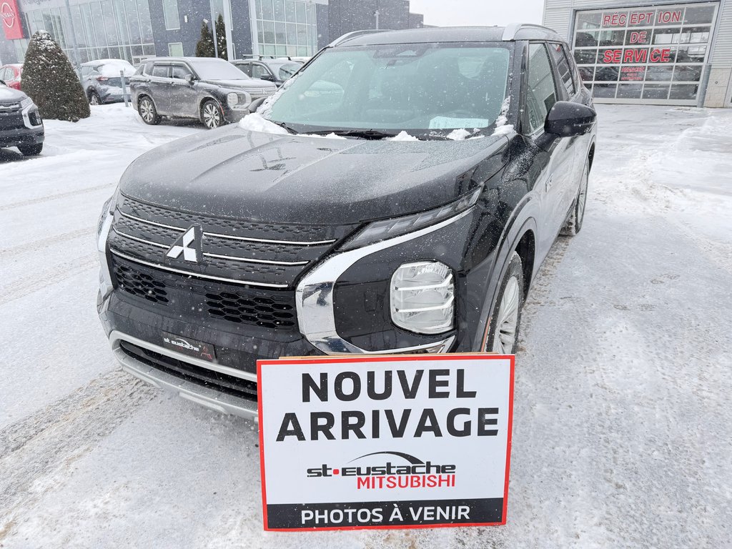 2023 Mitsubishi Outlander PHEV LE**S-AWC**TAUX À PARTIR DE 0.9%**75KM EV**TOIT in Saint-Eustache, Quebec - 1 - w1024h768px
