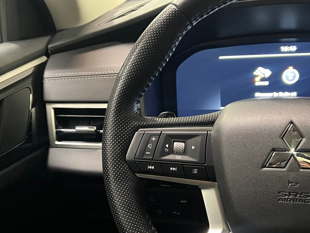 2024 Mitsubishi OUTLANDER PHEV LE**TAUX À PARTIR DE 0.9%**S-AWC**TOIT OUVRANT** in Saint-Eustache, Quebec - 25 - w1024h768px