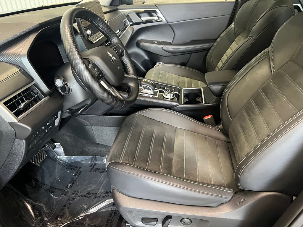 2024 Mitsubishi OUTLANDER PHEV LE**TAUX À PARTIR DE 0.9%**S-AWC**TOIT OUVRANT** in Saint-Eustache, Quebec - 12 - w1024h768px
