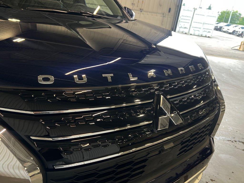2024 Mitsubishi OUTLANDER PHEV LE**TAUX À PARTIR DE 0.9%**S-AWC**TOIT OUVRANT** in Saint-Eustache, Quebec - 7 - w1024h768px