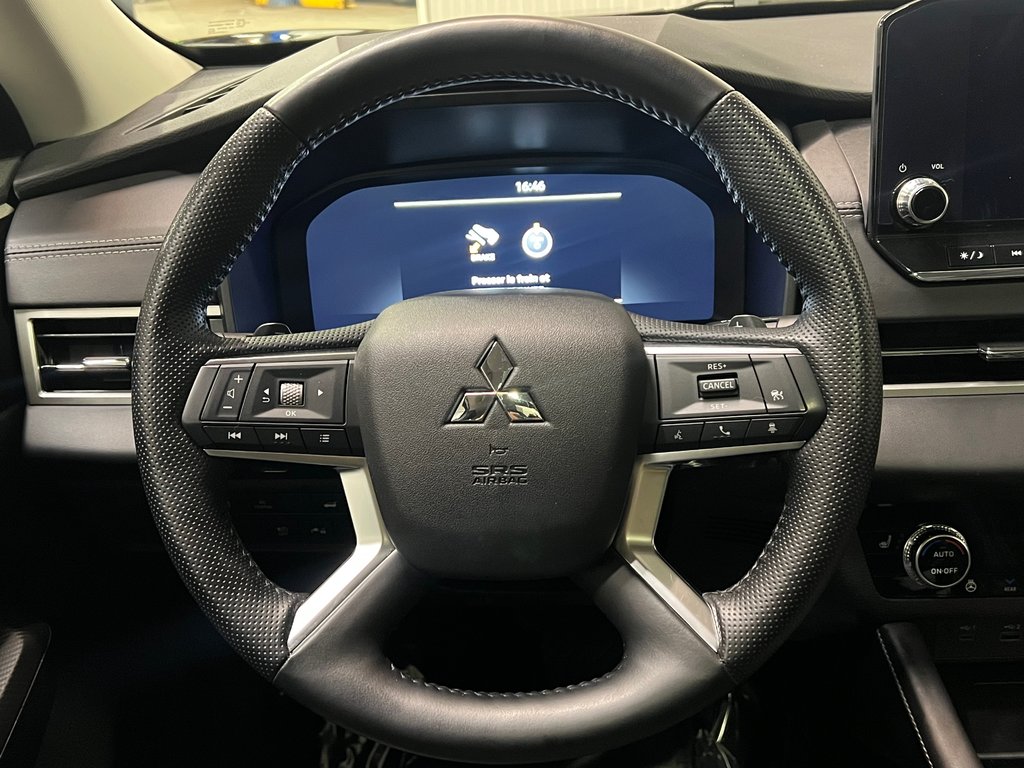 2024 Mitsubishi OUTLANDER PHEV LE**TAUX À PARTIR DE 0.9%**S-AWC**TOIT OUVRANT** in Saint-Eustache, Quebec - 24 - w1024h768px