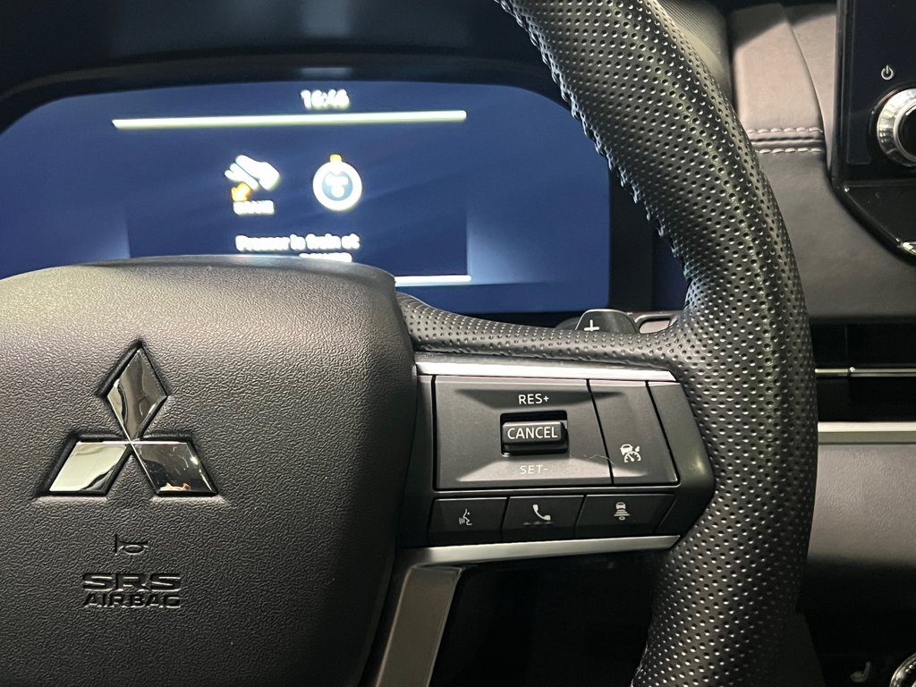 2024 Mitsubishi OUTLANDER PHEV LE**TAUX À PARTIR DE 0.9%**S-AWC**TOIT OUVRANT** in Saint-Eustache, Quebec - 26 - w1024h768px