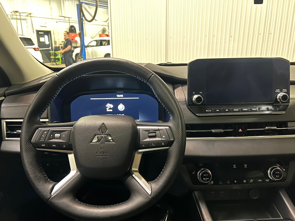 2024 Mitsubishi OUTLANDER PHEV LE**TAUX À PARTIR DE 0.9%**S-AWC**TOIT OUVRANT** in Saint-Eustache, Quebec - 21 - w1024h768px