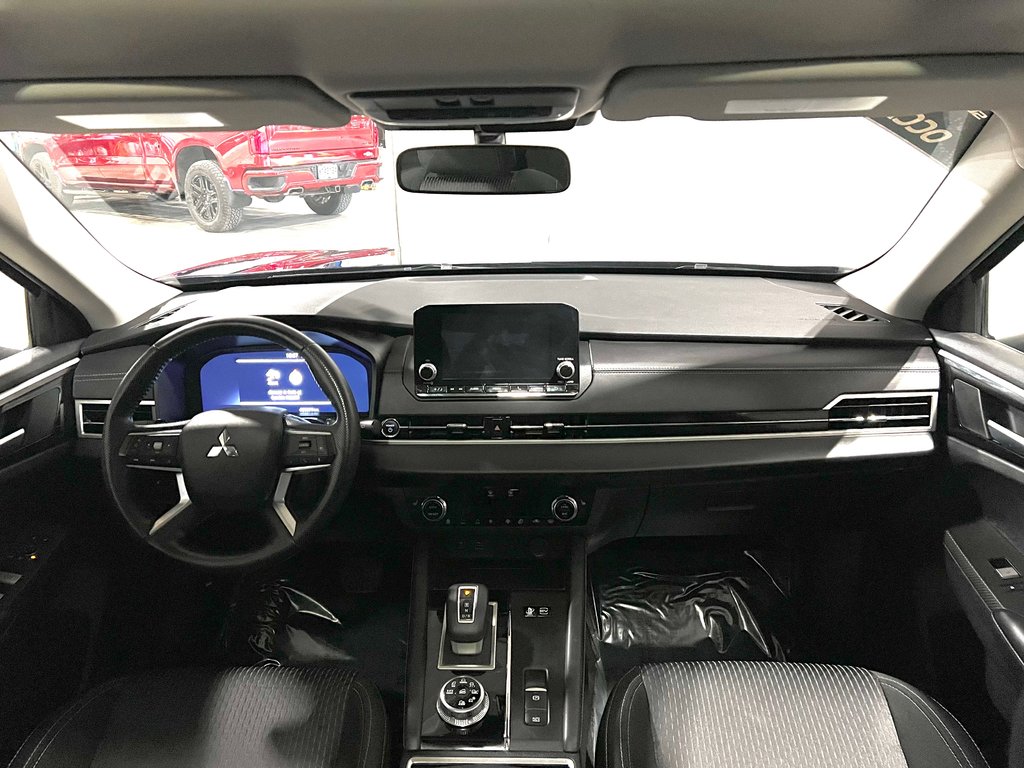 Mitsubishi Outlander Plug-In Hybrid PHEV SE**S-AWC**TAUX À PARTIR DE 0.9%**TOIT PANO** 2025 à Saint-Eustache, Québec - 19 - w1024h768px