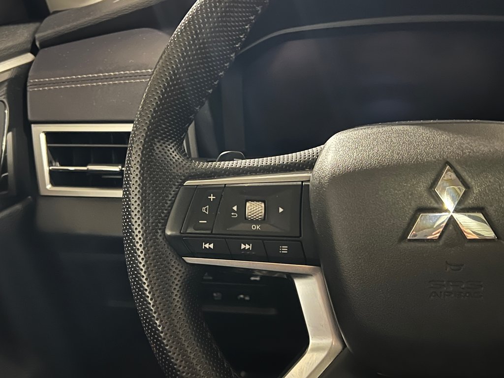 Mitsubishi Outlander Plug-In Hybrid PHEV SE**S-AWC**TAUX À PARTIR DE 0.9%**TOIT PANO** 2025 à Saint-Eustache, Québec - 24 - w1024h768px