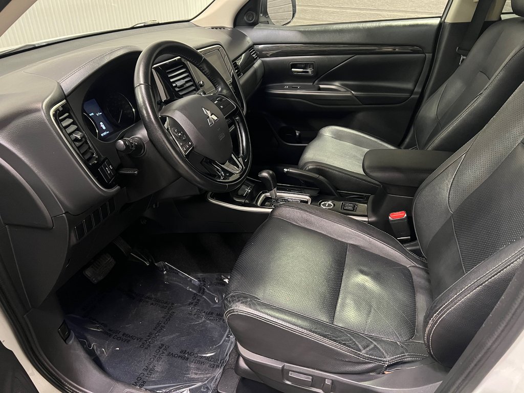 Mitsubishi Outlander ES TOURING**AWD/4X4**CUIR**TOIT**MAGS 18**7 PLACES 2018 à Saint-Eustache, Québec - 10 - w1024h768px