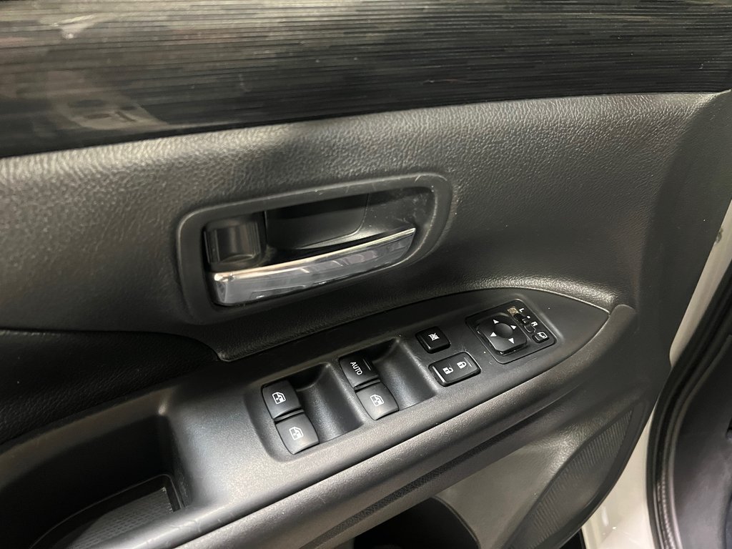 Mitsubishi Outlander ES TOURING**AWD/4X4**CUIR**TOIT**MAGS 18**7 PLACES 2018 à Saint-Eustache, Québec - 9 - w1024h768px