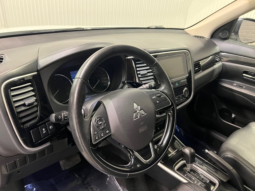 Mitsubishi Outlander ES TOURING**AWD/4X4**CUIR**TOIT**MAGS 18**7 PLACES 2018 à Saint-Eustache, Québec - 11 - w1024h768px