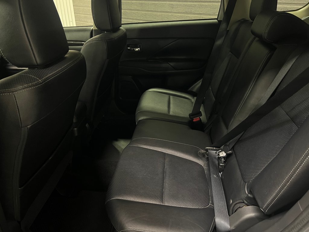 Mitsubishi Outlander ES TOURING**AWD/4X4**CUIR**TOIT**MAGS 18**7 PLACES 2018 à Saint-Eustache, Québec - 13 - w1024h768px