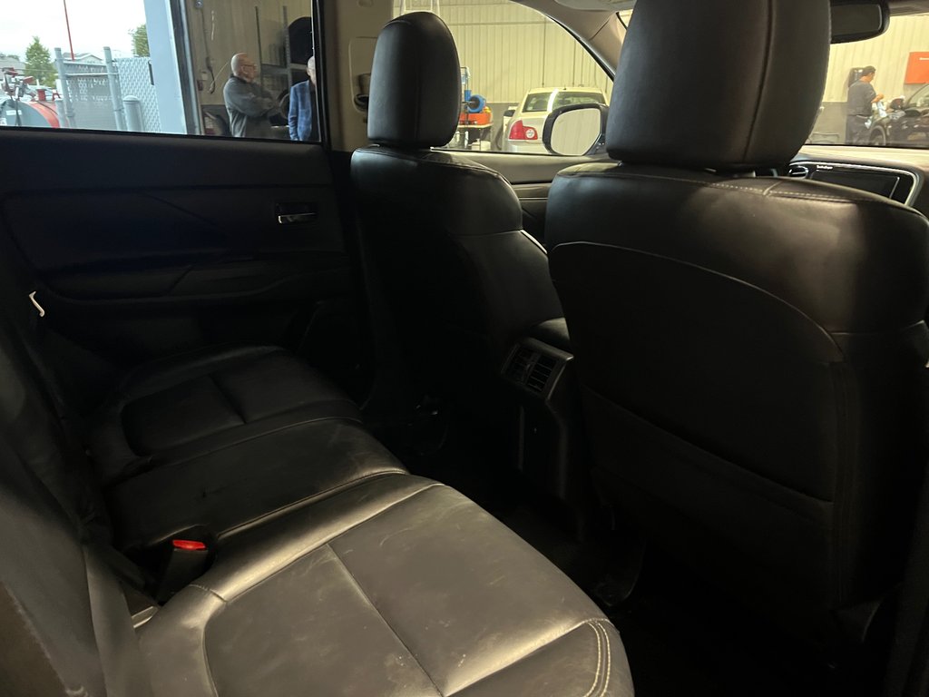Mitsubishi Outlander GT**4X4/AWD**V6**CUIR**TOIT OUVRANT**7 PLACES** 2019 à Saint-Eustache, Québec - 17 - w1024h768px