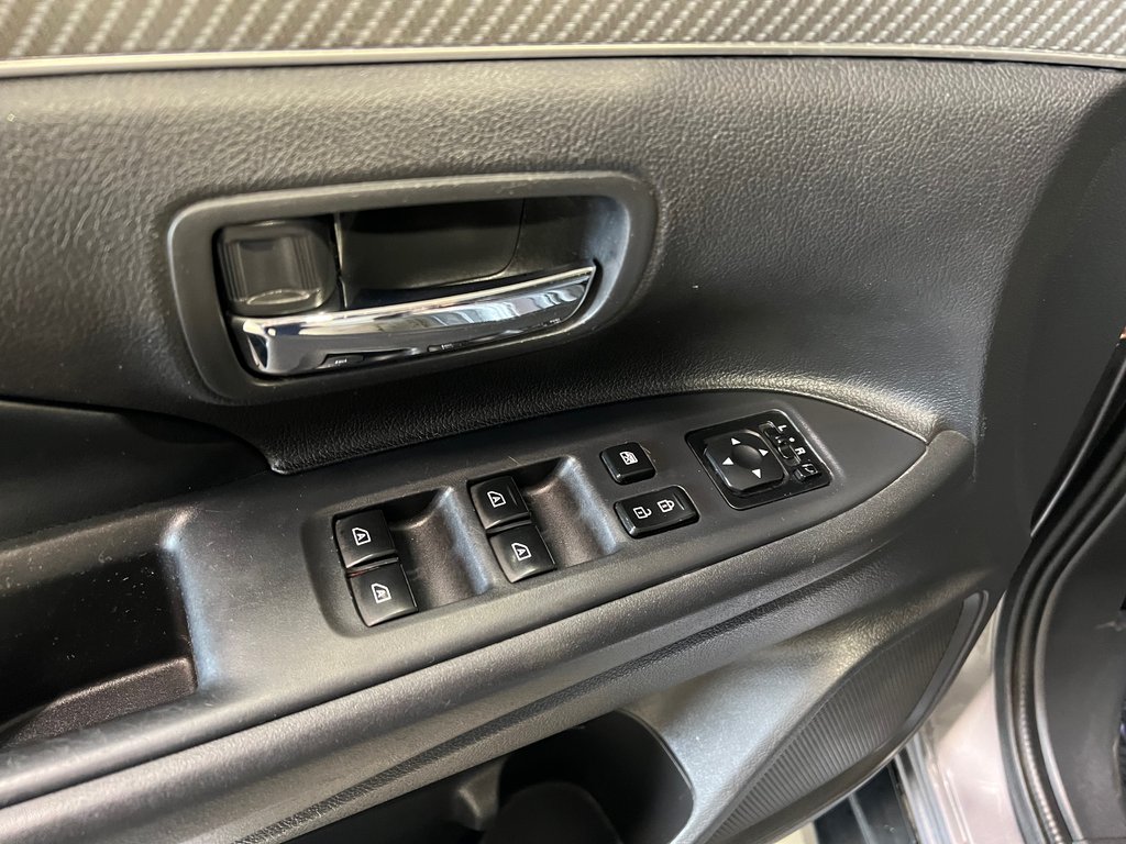 Mitsubishi Outlander GT**4X4/AWD**V6**CUIR**TOIT OUVRANT**7 PLACES** 2019 à Saint-Eustache, Québec - 12 - w1024h768px