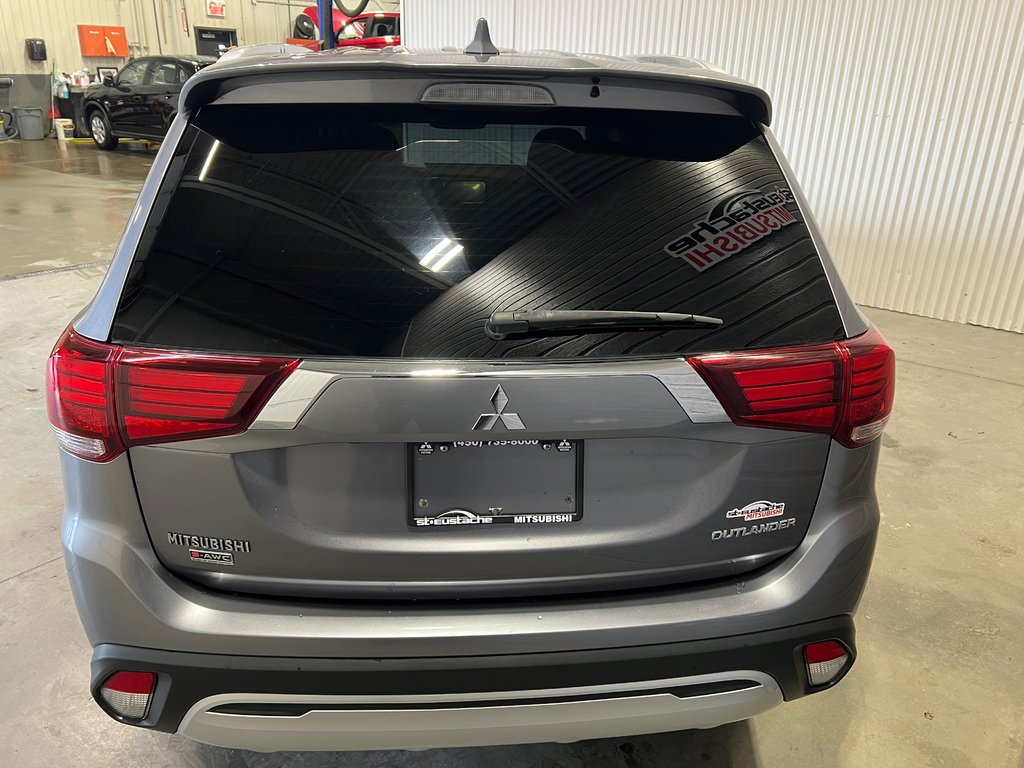 Mitsubishi Outlander GT**4X4/AWD**V6**CUIR**TOIT OUVRANT**7 PLACES** 2019 à Saint-Eustache, Québec - 4 - w1024h768px