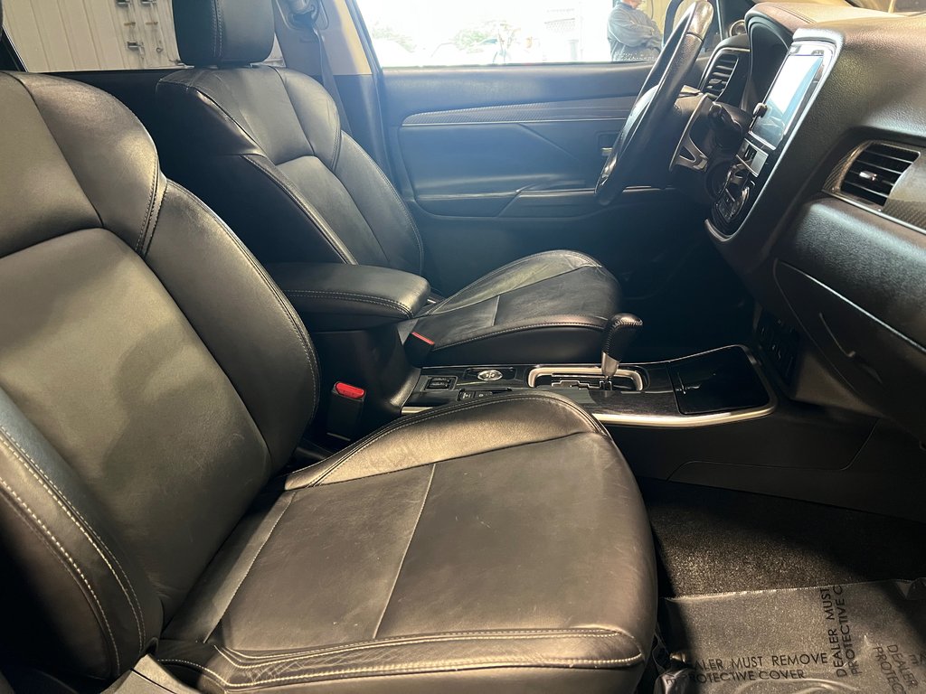 Mitsubishi Outlander GT**4X4/AWD**V6**CUIR**TOIT OUVRANT**7 PLACES** 2019 à Saint-Eustache, Québec - 15 - w1024h768px