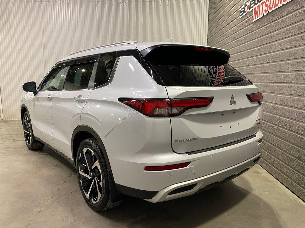 2022 Mitsubishi Outlander LE-P**7 PLACES**S-AWC**TOIT OUVRANT**CUIR**MAGS 20 in Saint-Eustache, Quebec - 3 - w1024h768px