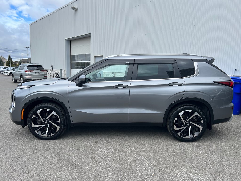 2023 Mitsubishi Outlander SEL**S-AWC**CUIR**TOIT OUVRANT**VOLANT CHAUFFANT** in Saint-Eustache, Quebec - 2 - w1024h768px