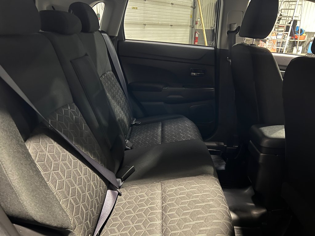 Mitsubishi RVR SE**2WD/FWD**TAUX À PARTIR DE 0.9%**MAGS 16PO** 2023 à Saint-Eustache, Québec - 16 - w1024h768px