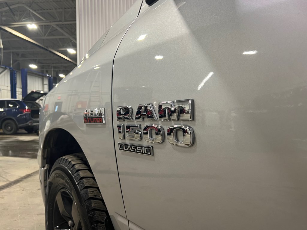 2019 Ram 1500 Classic SLT**4X4/AWD**BOITE 5'7PO**CREW CAB**HEMI 5.7L** in Saint-Eustache, Quebec - 7 - w1024h768px