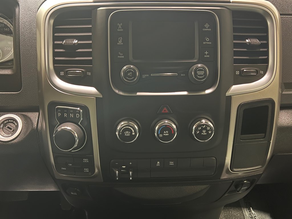 2019 Ram 1500 Classic SLT**4X4/AWD**BOITE 5'7PO**CREW CAB**HEMI 5.7L** in Saint-Eustache, Quebec - 17 - w1024h768px