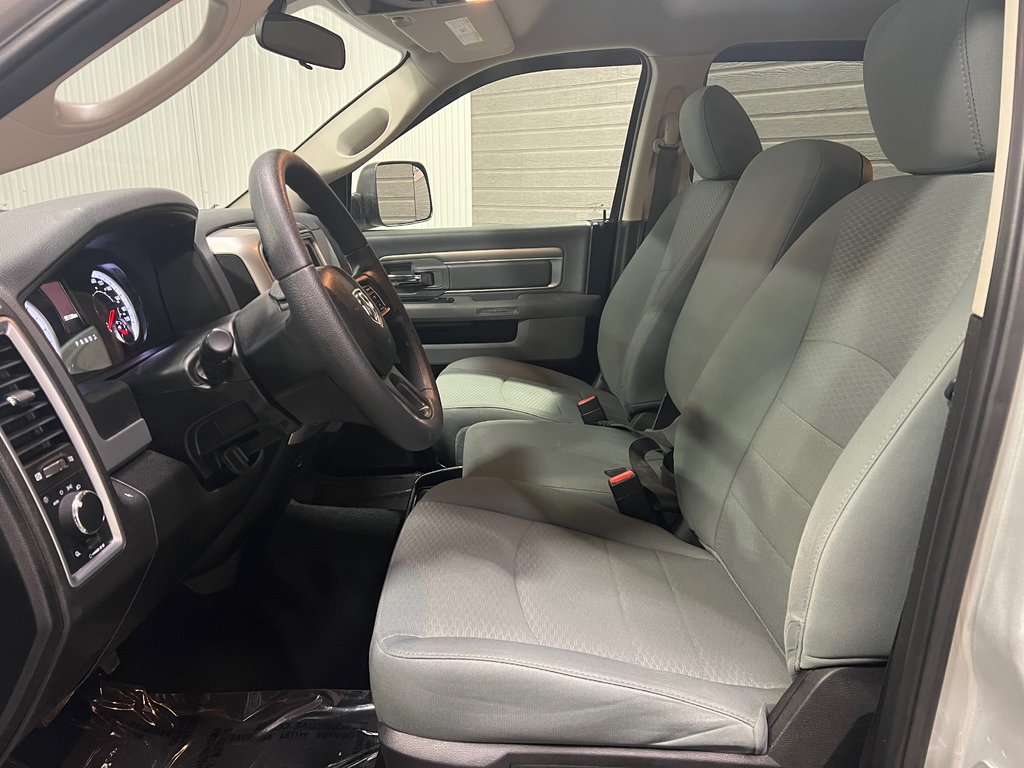 2019 Ram 1500 Classic SLT**4X4/AWD**BOITE 5'7PO**CREW CAB**HEMI 5.7L** in Saint-Eustache, Quebec - 10 - w1024h768px