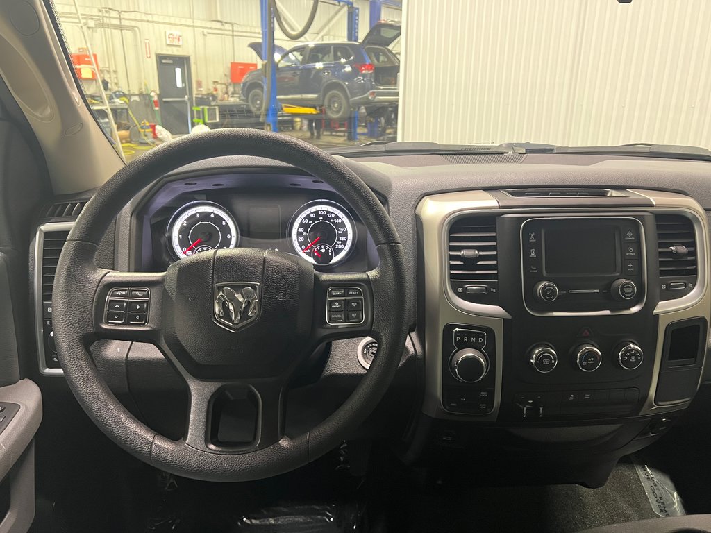 2019 Ram 1500 Classic SLT**4X4/AWD**BOITE 5'7PO**CREW CAB**HEMI 5.7L** in Saint-Eustache, Quebec - 15 - w1024h768px