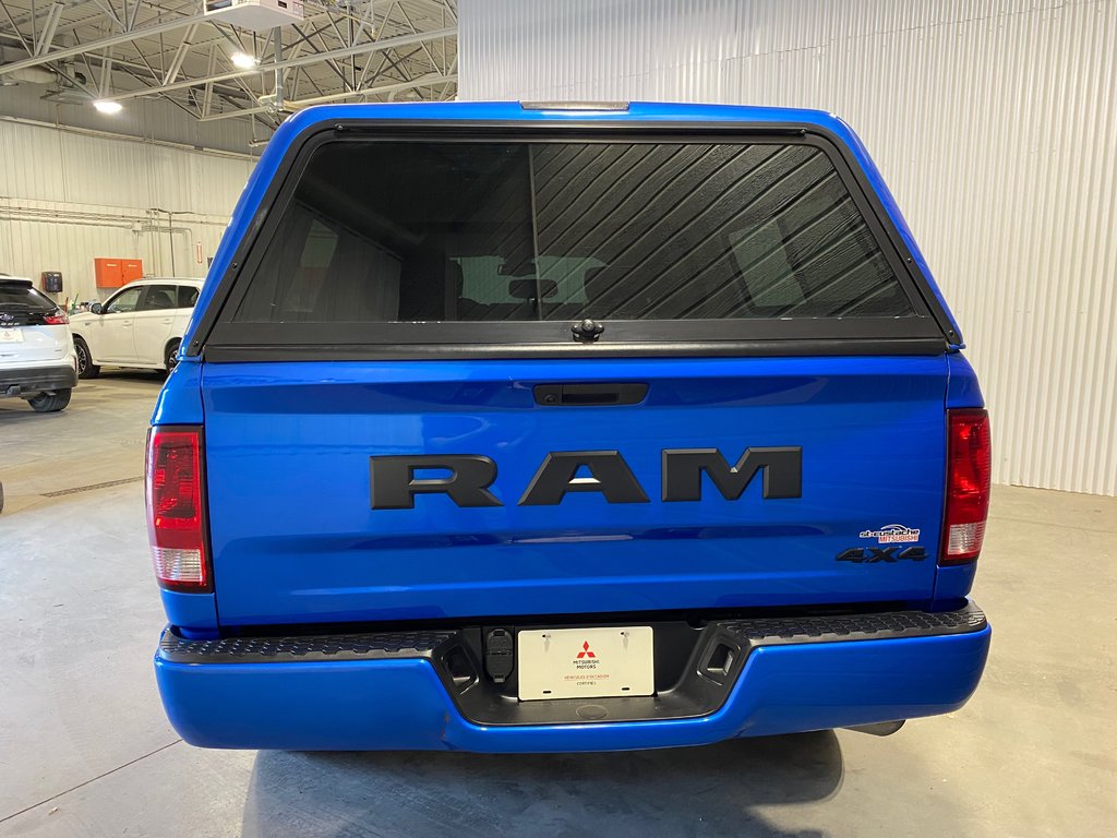 2021 Ram 1500 Classic EXPRESS**AWD/4X4**CREW CAB V6 3.6L**CAISSE COURT** in Saint-Eustache, Quebec - 4 - w1024h768px