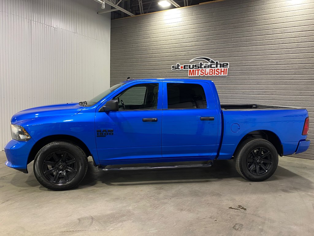 2021 Ram 1500 Classic EXPRESS**AWD/4X4**CREW CAB V6 3.6L**CAISSE COURT** in Saint-Eustache, Quebec - 1 - w1024h768px