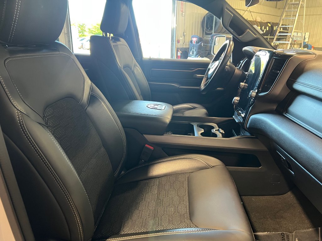 Ram 1500 SPORT**4X4/AWD**CREW CAB**BOITE 5'7**V8 5.7L** 2022 à Saint-Eustache, Québec - 17 - w1024h768px