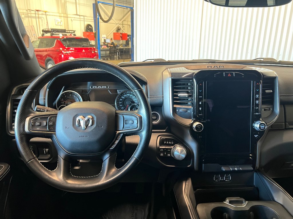 Ram 1500 SPORT**4X4/AWD**CREW CAB**BOITE 5'7**V8 5.7L** 2022 à Saint-Eustache, Québec - 22 - w1024h768px