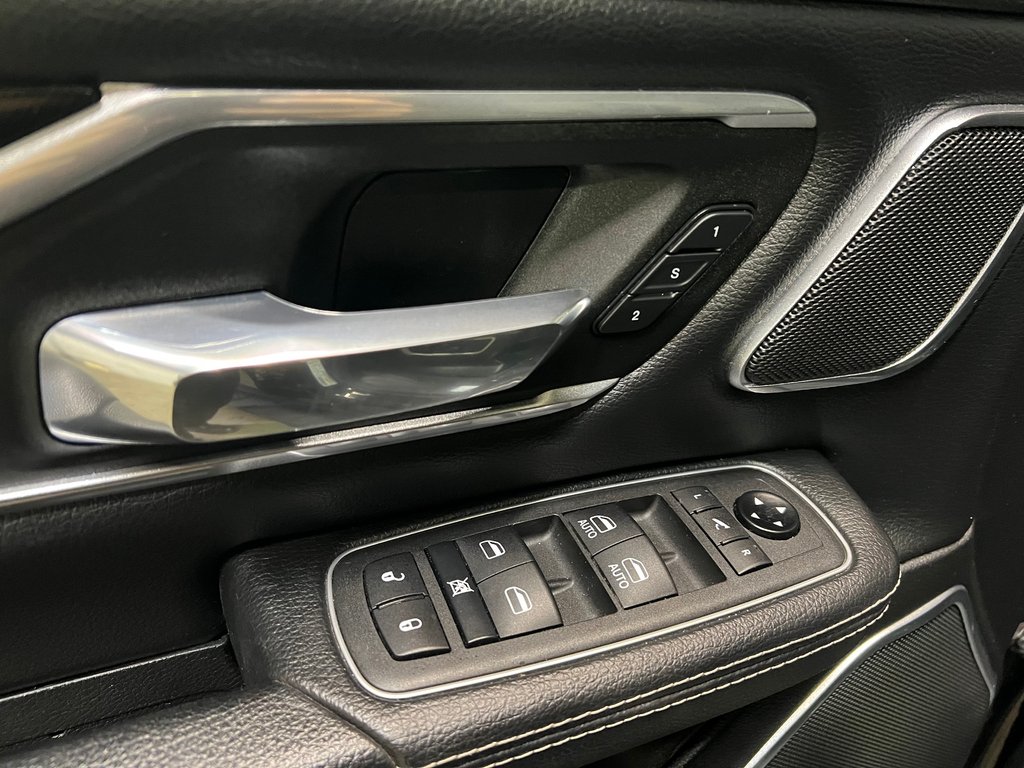 2022 Ram 1500 LARAMIE**4X4**CREW CAB**V8 HEMI **AIR SUSPENSION in Saint-Eustache, Quebec - 25 - w1024h768px