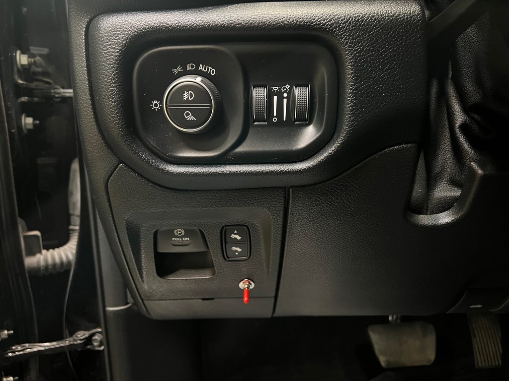 2022 Ram 1500 LARAMIE**4X4**CREW CAB**V8 HEMI **AIR SUSPENSION in Saint-Eustache, Quebec - 26 - w1024h768px