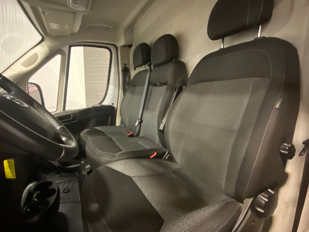2019 Ram ProMaster Cargo Van 2500**CRUISE**BLUETOOTH**CAMERA RECUL**A/C in Saint-Eustache, Quebec - 10 - w1024h768px