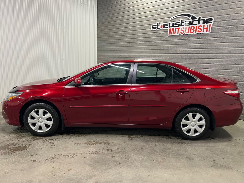 Toyota Camry SE**MAGS 17 PO D'ORIGINE**BLUETOOTH**CRUISE** 2017 à Saint-Eustache, Québec - 2 - w1024h768px