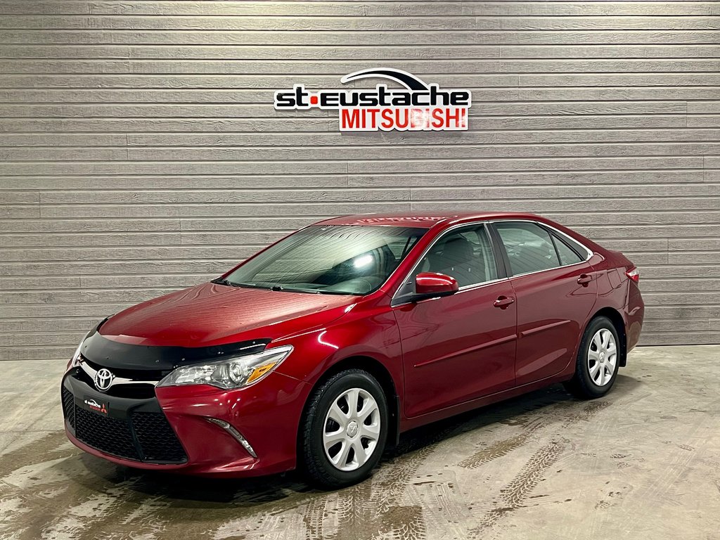 Toyota Camry SE**MAGS 17 PO D'ORIGINE**BLUETOOTH**CRUISE** 2017 à Saint-Eustache, Québec - 1 - w1024h768px