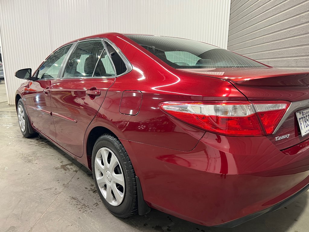 Toyota Camry SE**MAGS 17 PO D'ORIGINE**BLUETOOTH**CRUISE** 2017 à Saint-Eustache, Québec - 3 - w1024h768px