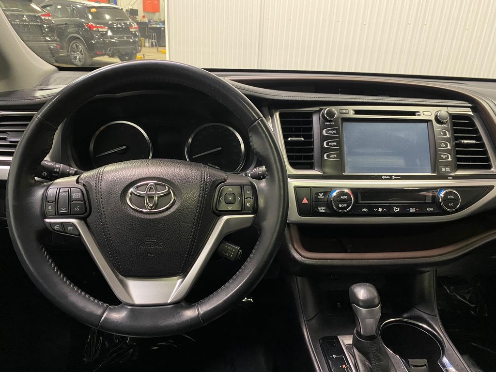 2015 Toyota Highlander XLE**4X4/AWD**TOIT**8PASS**BLUETOOTH** in Saint-Eustache, Quebec - 13 - w1024h768px