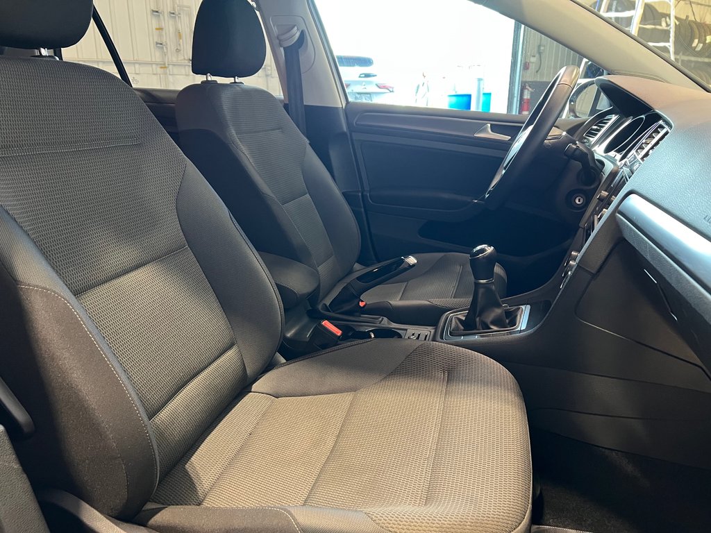 2020 Volkswagen Golf COMFORTLINE**MAGS D'ORIGINE INCLUS**MANUELLE** in Saint-Eustache, Quebec - 11 - w1024h768px