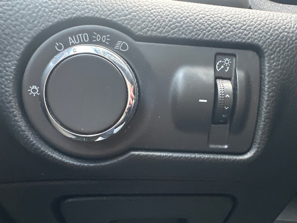 2017 Buick Verano BASE in Amos, Quebec - 14 - w1024h768px