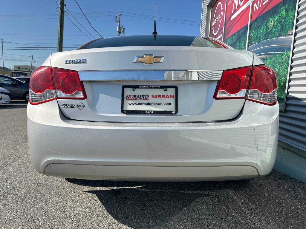 2014 Chevrolet Cruze 2LS in Amos, Quebec - 8 - w1024h768px