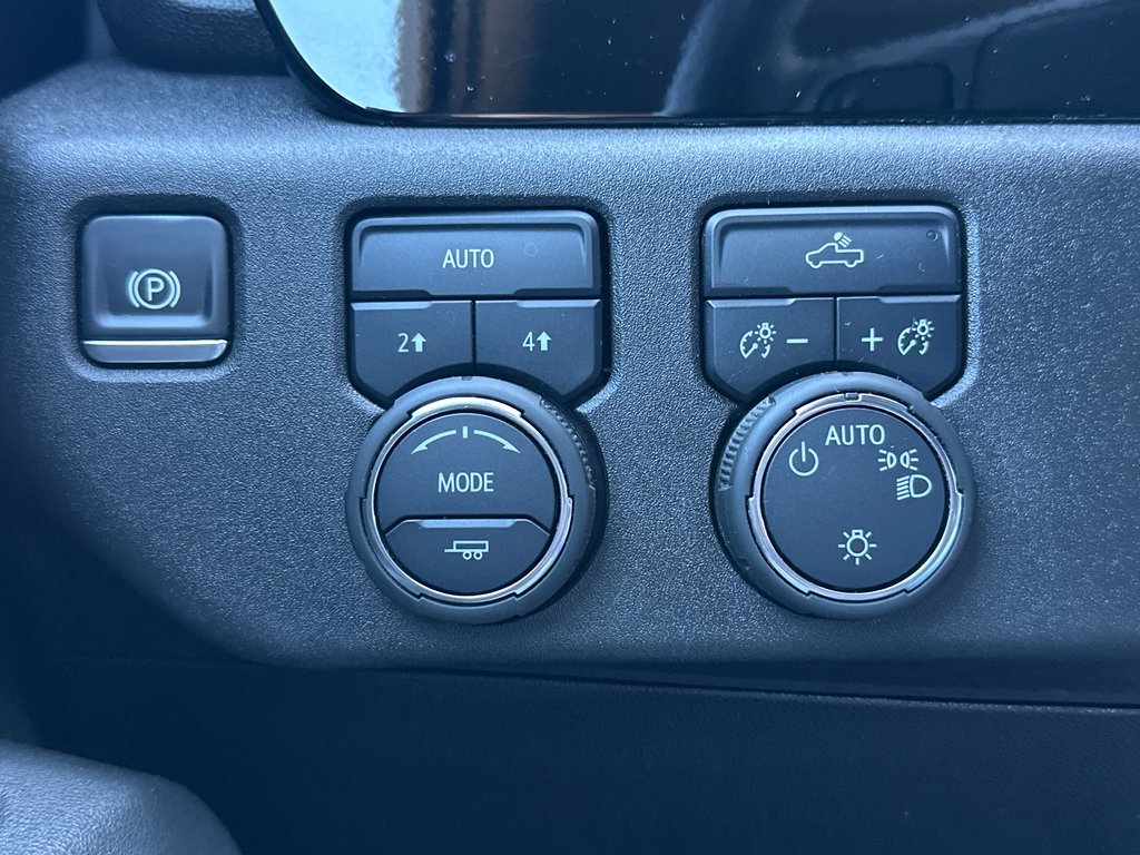Chevrolet Silverado 1500 LT Crew cab 4X4 2025 à Amos, Québec - 15 - w1024h768px
