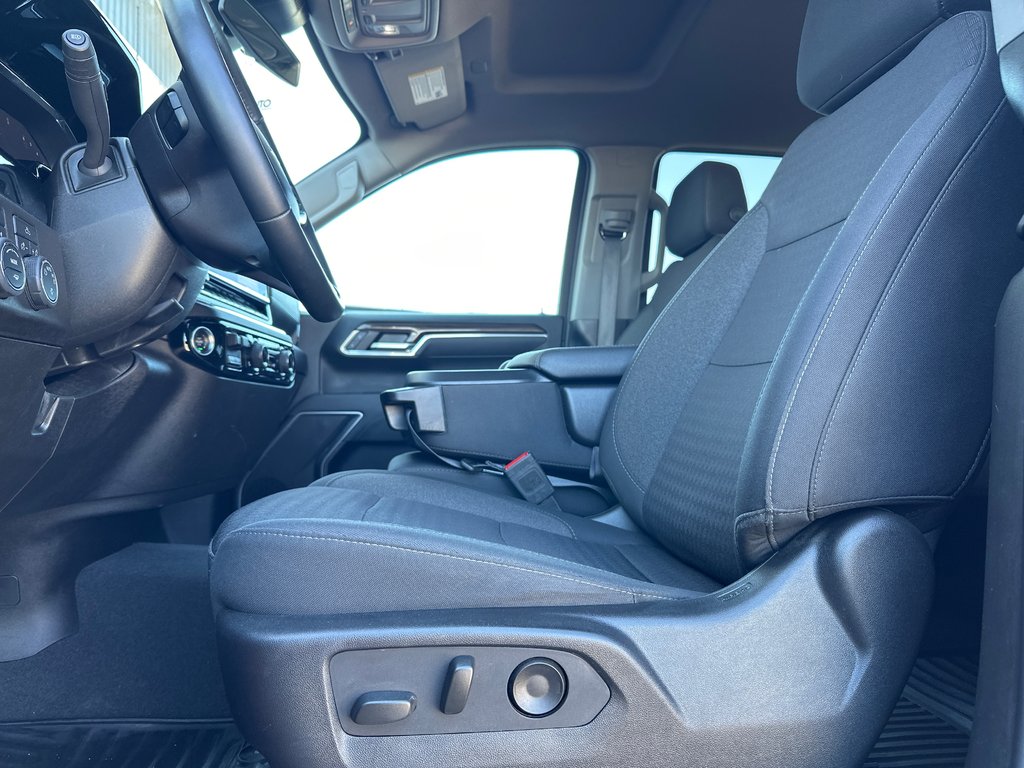Chevrolet Silverado 1500 LT Crew cab 4X4 2025 à Amos, Québec - 9 - w1024h768px