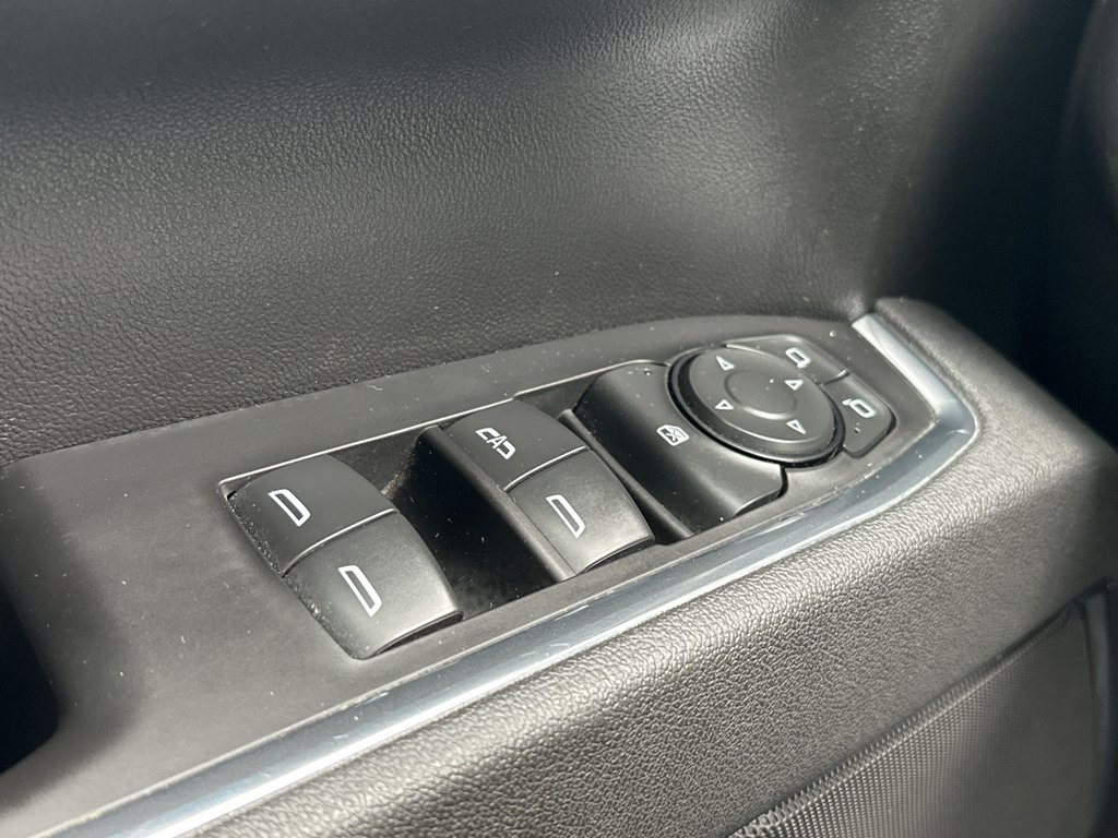 Chevrolet Silverado 1500 LT Crew cab 4X4 2025 à Amos, Québec - 17 - w1024h768px