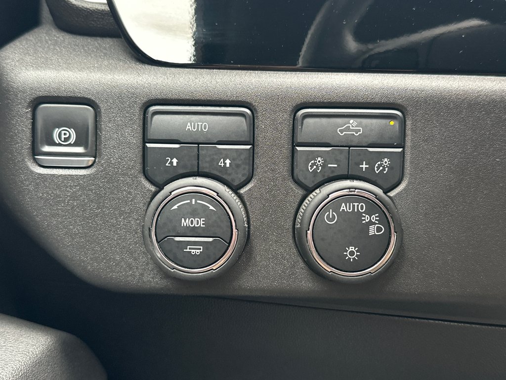 Chevrolet Silverado 1500 LT Crew cab 4X4 2025 à Amos, Québec - 16 - w1024h768px