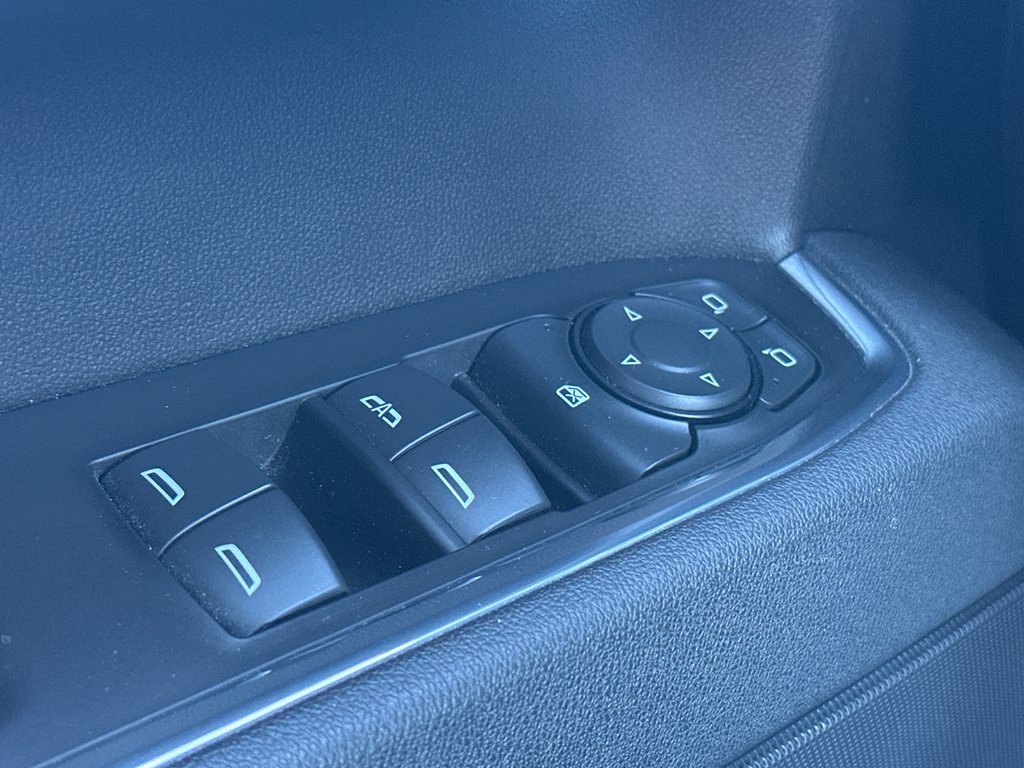 2025 Chevrolet Silverado 1500 LT Crew cab 4X4 in Amos, Quebec - 18 - w1024h768px